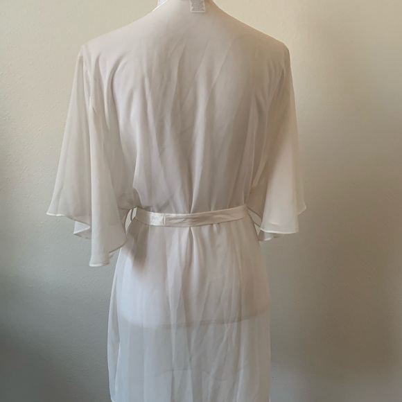 Robe - Picture 3 of 6